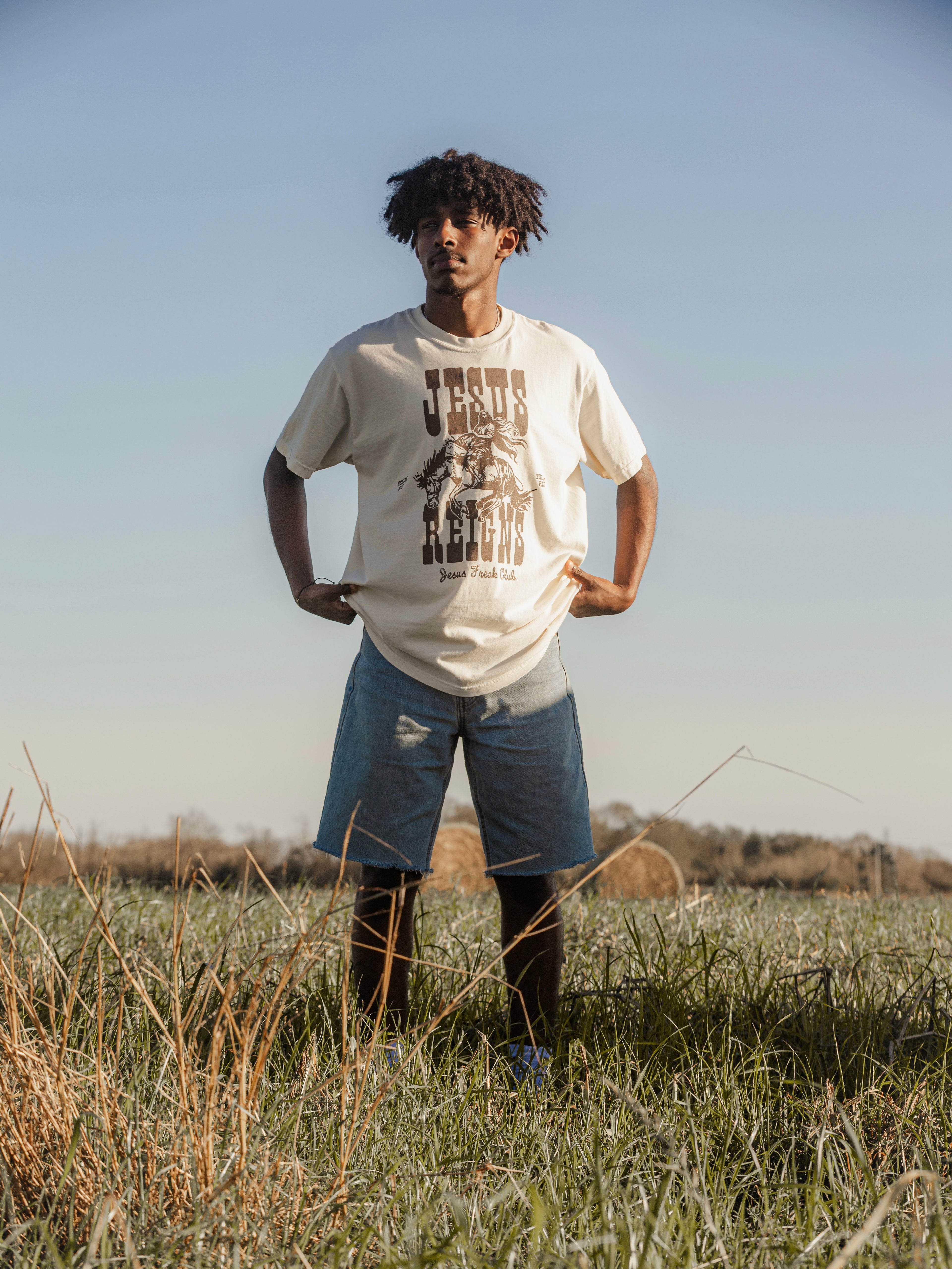Jesus Reigns Tee - product image 3